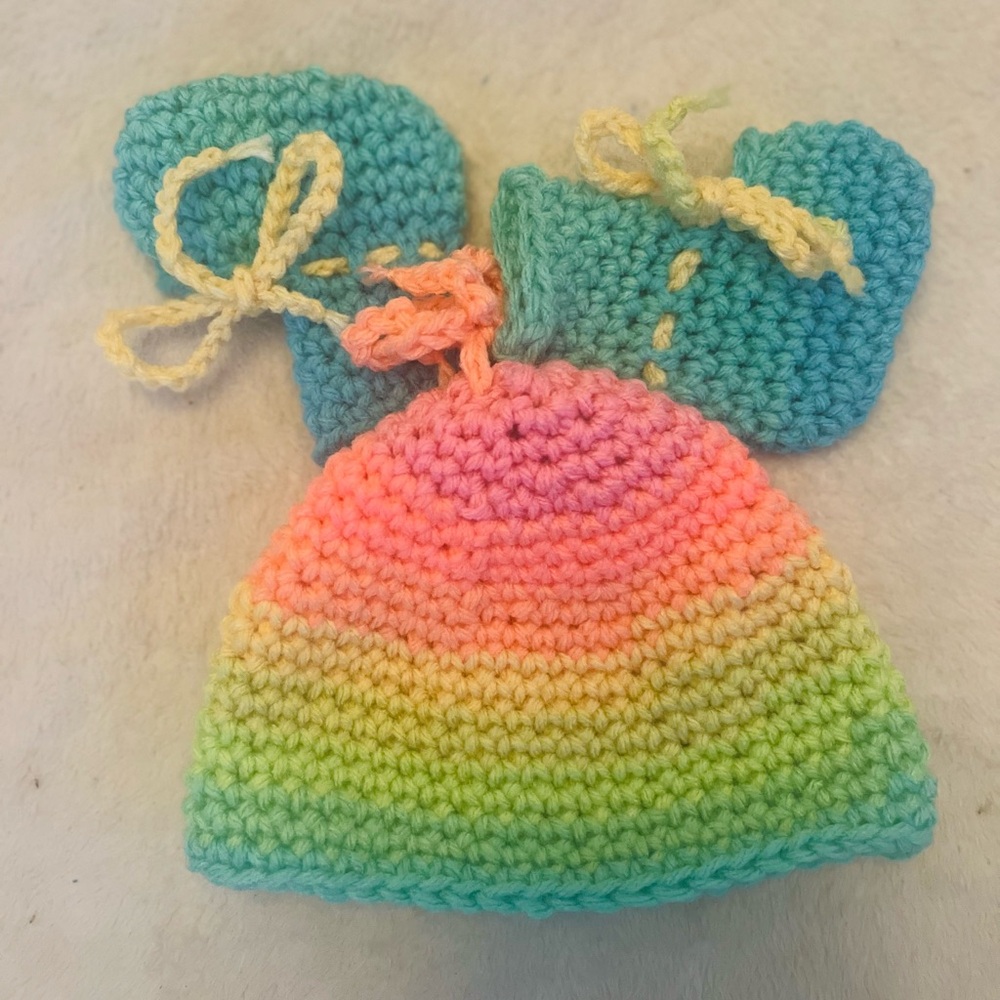 🆕 Handmade Multicolor Knit Baby Hat and Booties Set